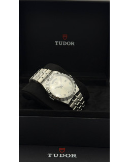 Tudor Royal 41