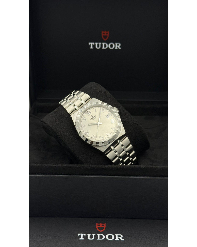 Tudor Royal 38