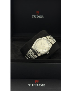 Tudor Royal 38