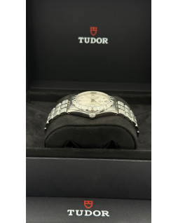 Tudor Royal 38