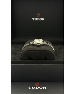 Tudor Clair de Rose